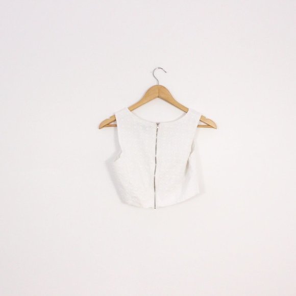 *Forever 21 White  Lace Crop Top - Picture 3 of 3